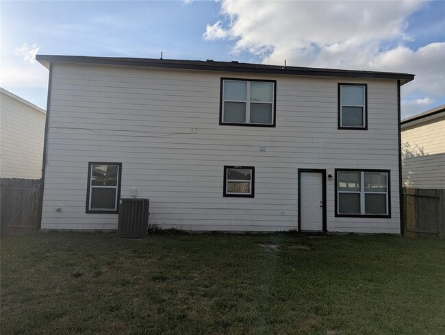 Building Photo - 3919 Hollow Cove Ln
