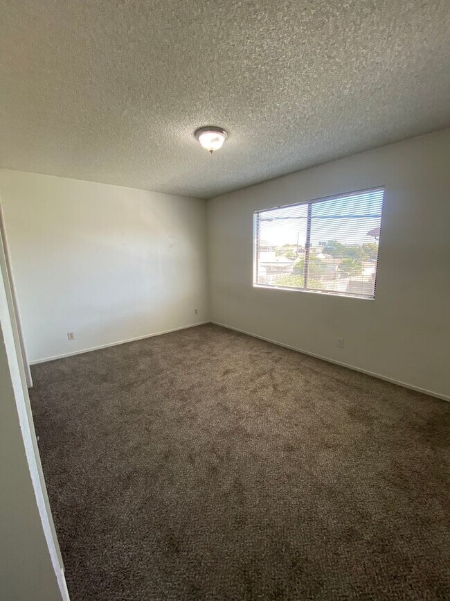 Building Photo - Large Centrally Located Two Story Condo wi...