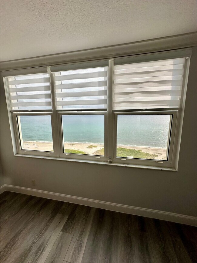 Building Photo - 1012 N Ocean Blvd