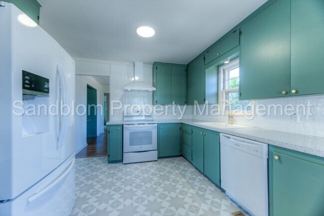 Building Photo - For Lease | Midtown Tulsa | Available Now!