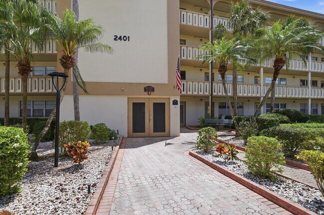 Building Photo - 2401 Antigua Cir