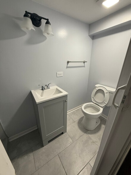 Building Photo - 1114 N Karlov Ave