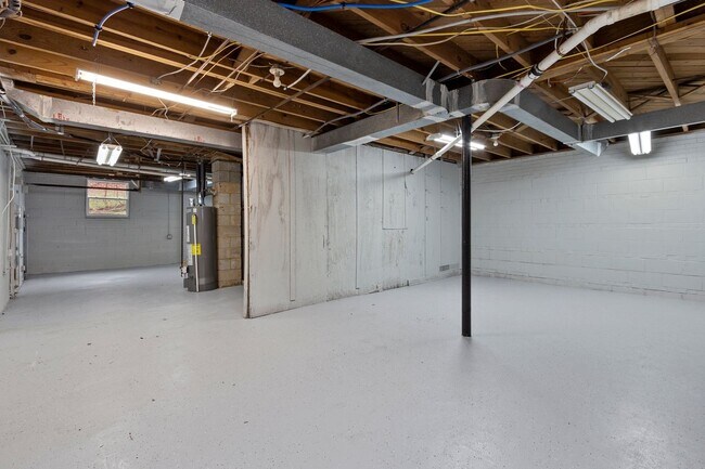 Building Photo - Comfort, Convenience & Value - Charming, Renovated Home!!