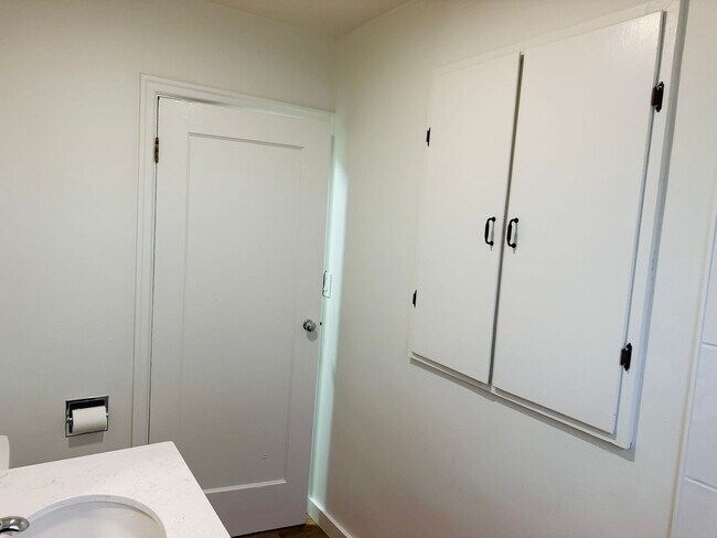 Building Photo - Freshly Remodeled with Garage and Yard