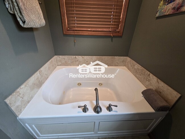 Building Photo - 15420 Plumstone Dr
