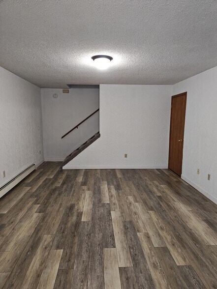 Building Photo - 621 N Rogers Ave