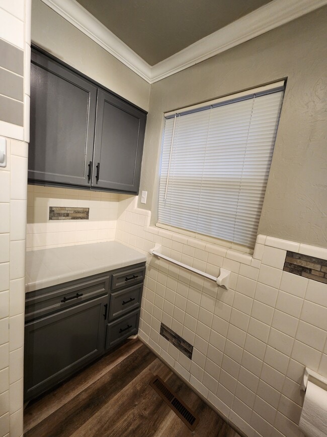 Building Photo - 204 S Morrison Dr