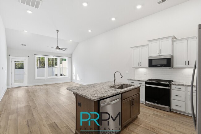 Building Photo - 6 Thornfield Dr