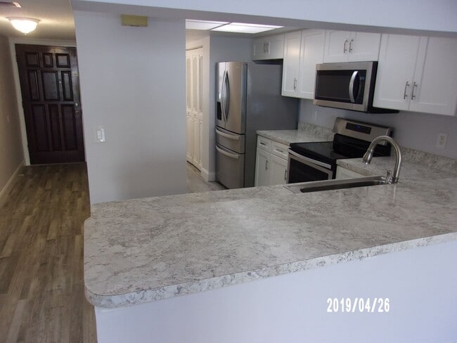 Building Photo - Oceanfront 3 BR Condo