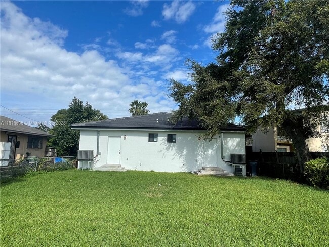 Building Photo - 3096 NW 27th St