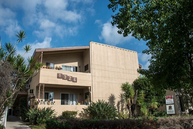 Building Photo - col132