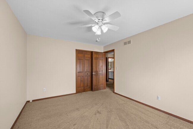 Building Photo - 38636 Rutgers Dr