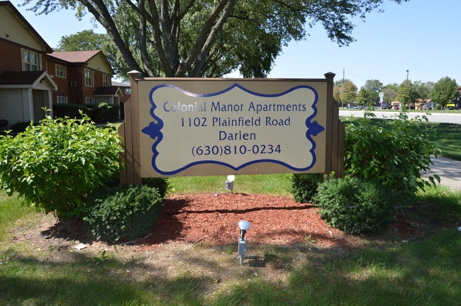Building Photo - Colonial Manor