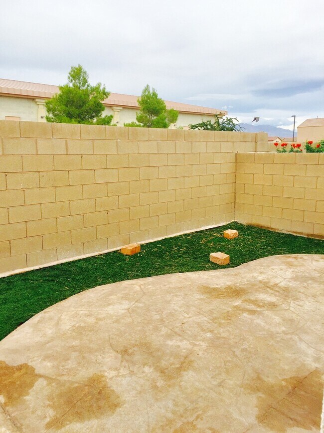 Building Photo - Lovely Rhodes Ranch Home