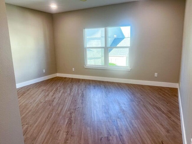 Building Photo - 2885 Leah's Ln