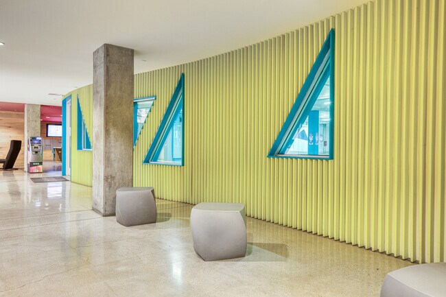 Building Photo - 200 S Los Angeles St