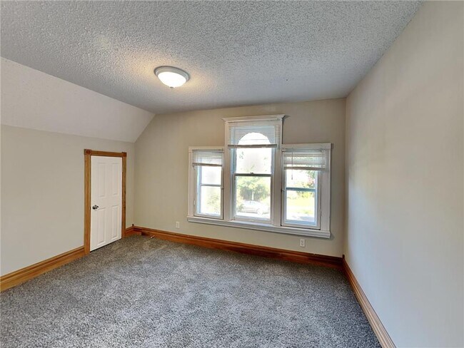 Building Photo - 3824 36th Ave S