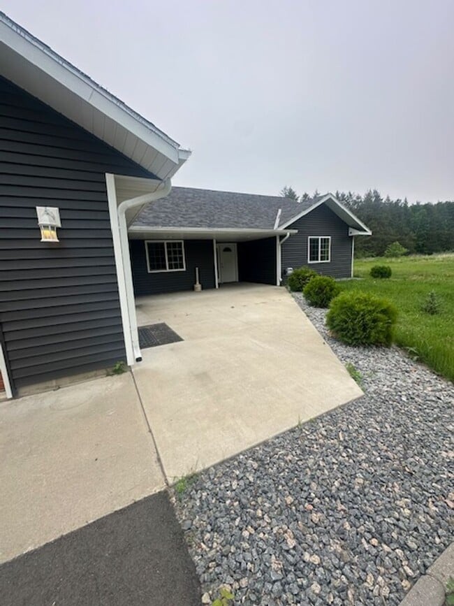 Building Photo - 4 Bed, 2 bath Single Family Home - Pillager