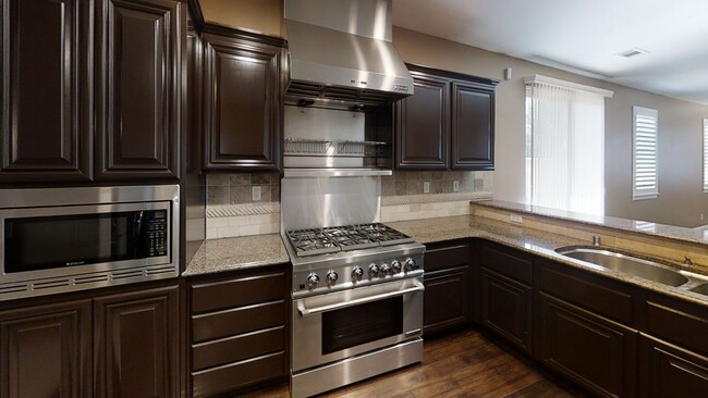 Building Photo - Exquisite 3 bed 2 bath luxury home in JP R...