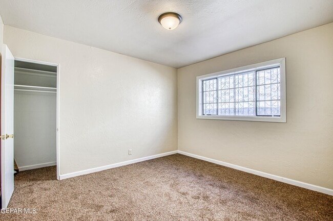 Building Photo - 1611 N Kansas St