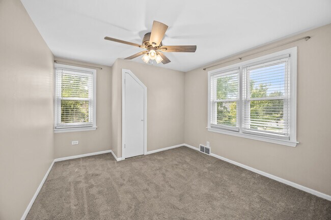 Building Photo - 548 Prairie Ave
