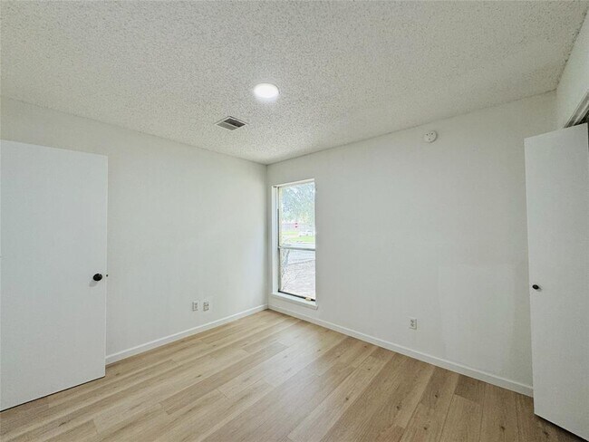 Building Photo - 2906 Shadow Trail Dr