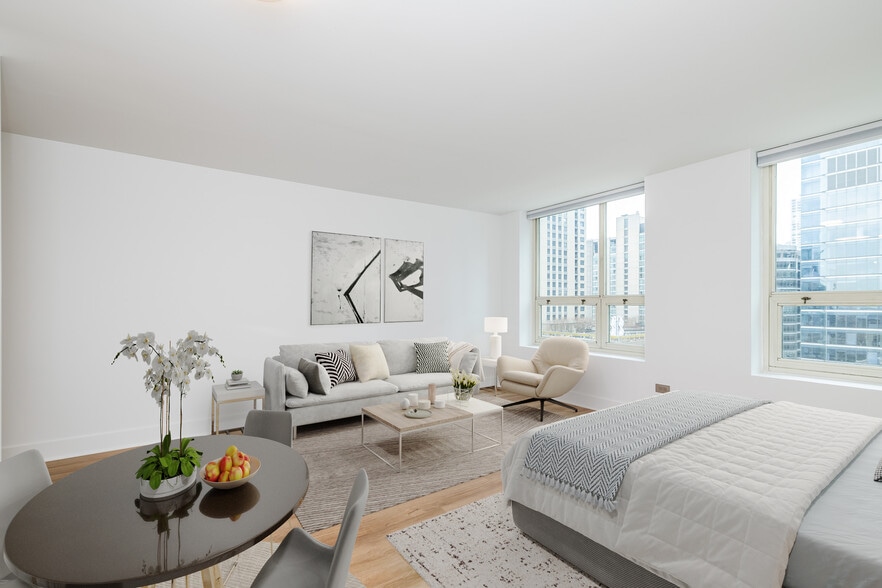 Building Photo - 345 N La Salle Dr