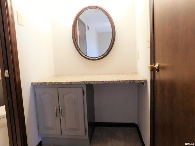 Building Photo - 1013 E Jackson St