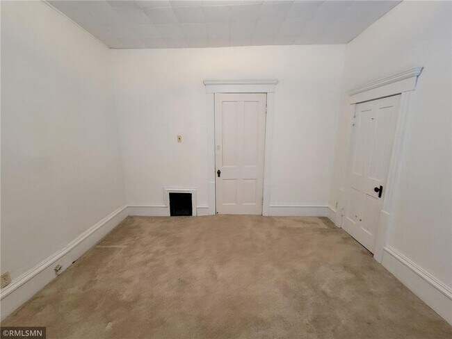 Building Photo - 210 N Fremont St