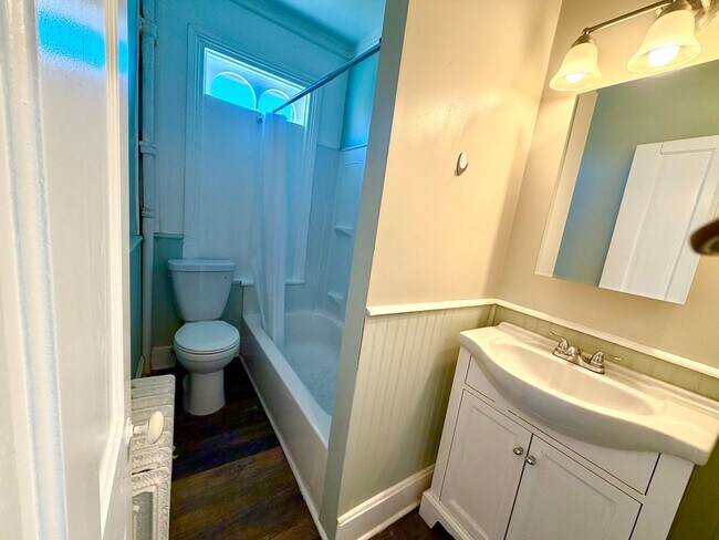 Building Photo - 162 S Potomac St