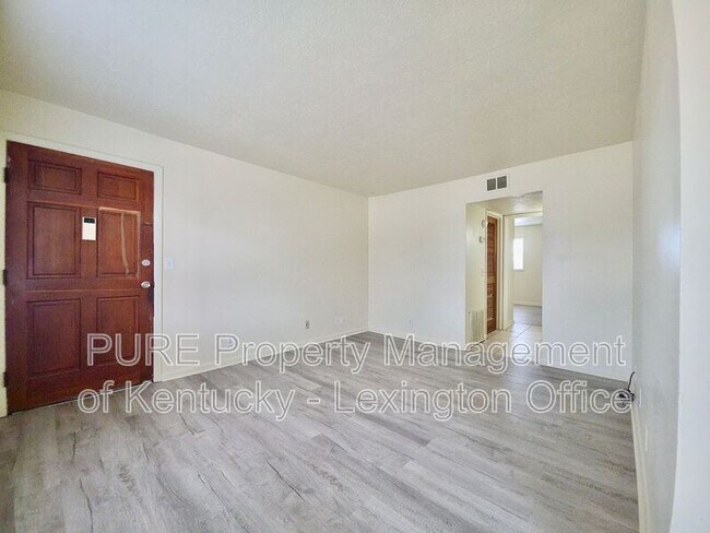 Building Photo - 304 Quachita Trail