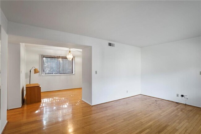 Building Photo - 20 26th St NW