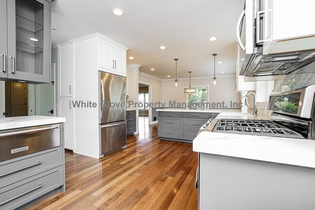 Building Photo - The Stute House - Charming 1940s Historic Home on Quiet Cul-de-Sac with Spa and Tiny House