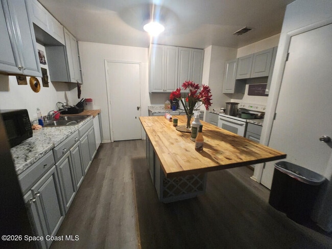 Building Photo - 1066 Galty Cir NE