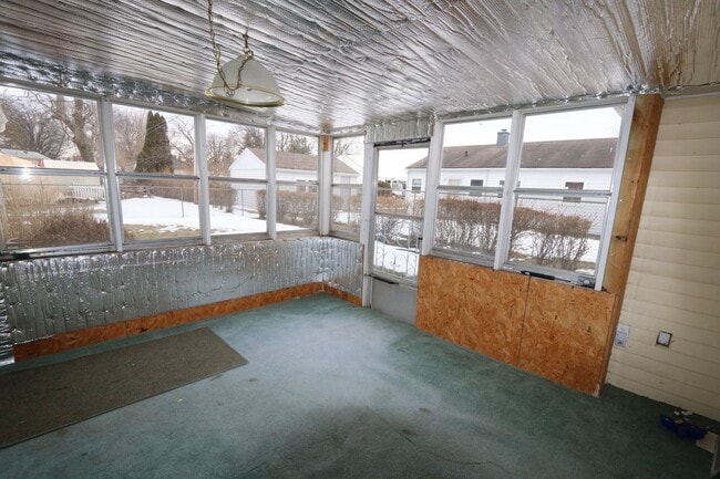 Building Photo - 3 Bedroom 1 Bath