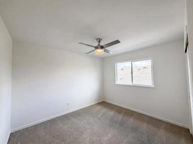 Building Photo - 251 Sugnet Way