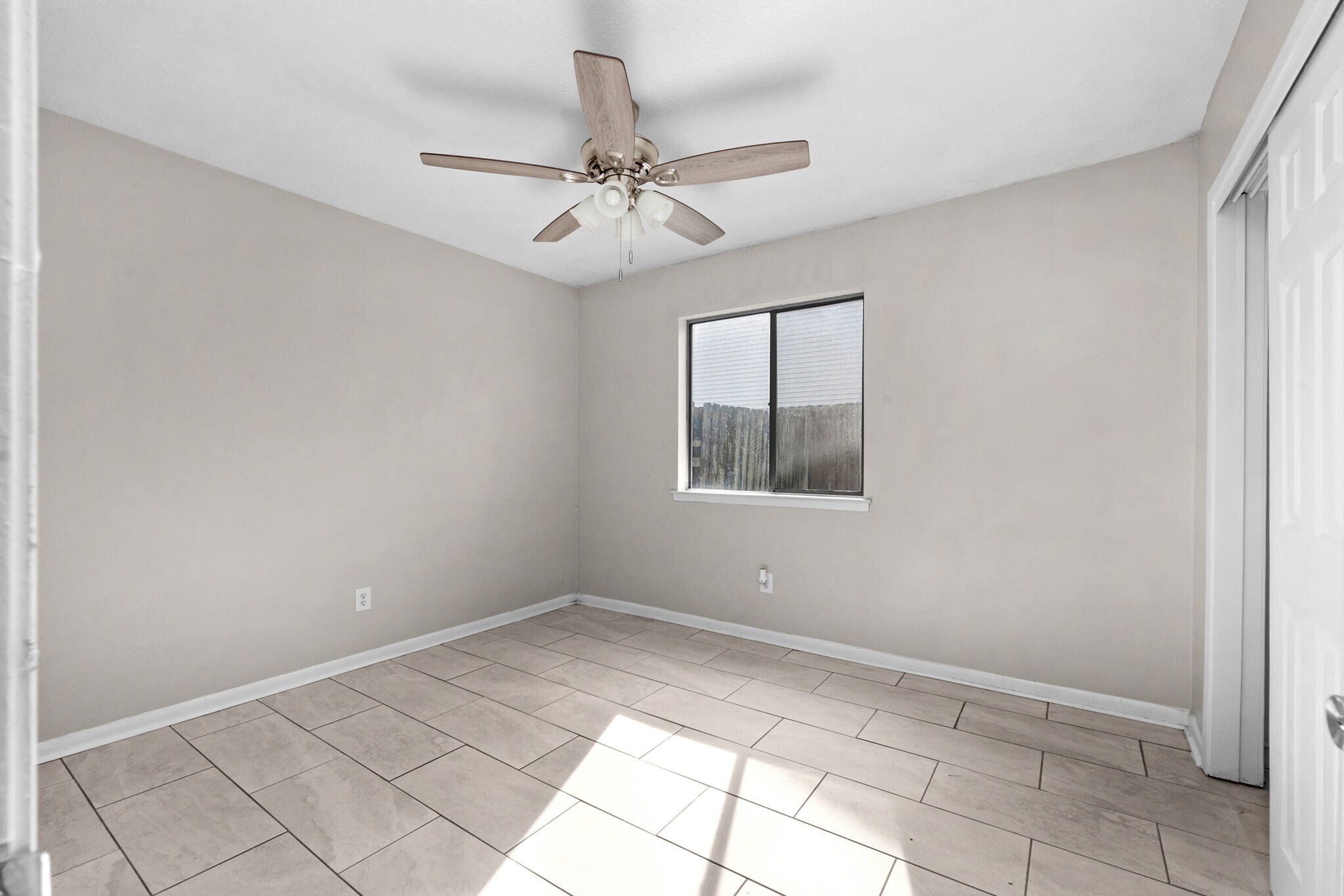 Building Photo - 131 Bayou View Dr