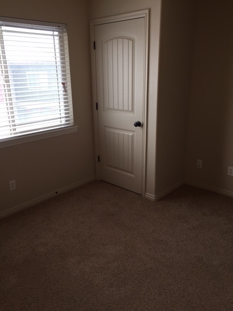 Building Photo - Move In Special For Eagle Mountain Condo!