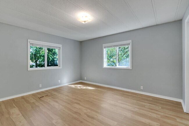Building Photo - Cozy 3 Bedroom Home on a Large Lot!