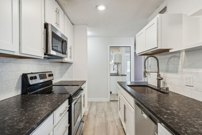 Building Photo - Charming 2BR Condo in Denver