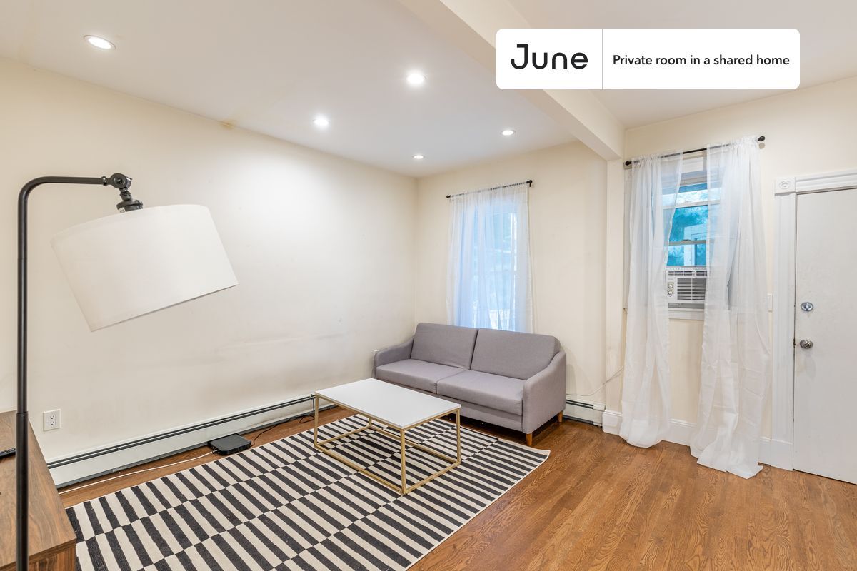 Building Photo - Room in Shared 3 bed/1 bath home