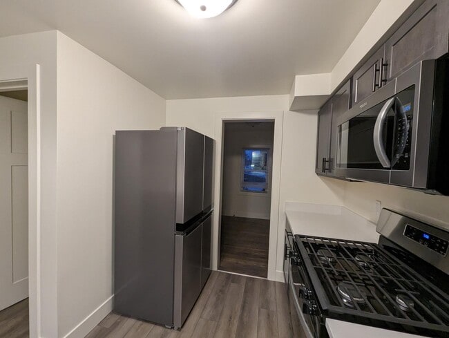 Building Photo - 622 S Woodland Ave