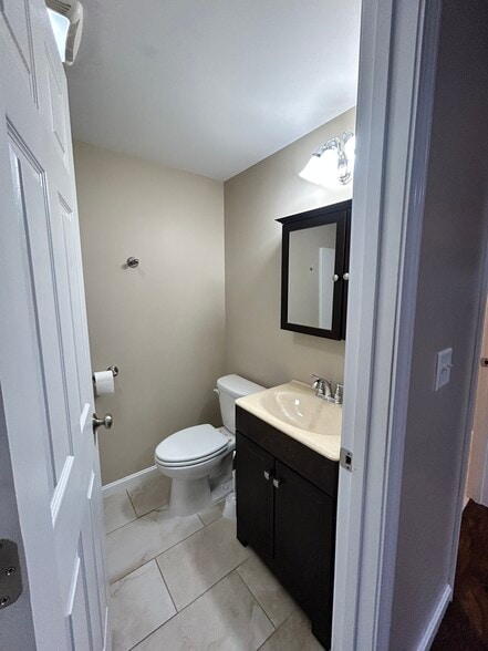 Building Photo - 9 Main St