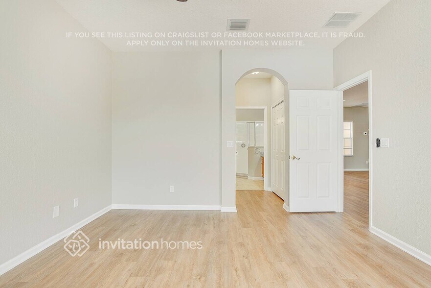 Building Photo - 2920 Willow Creek Ln