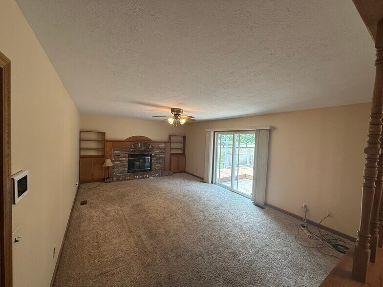 Building Photo - 4669 Pinehurst Dr