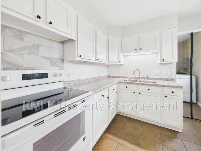 Building Photo - 3434 Lawndale Dr