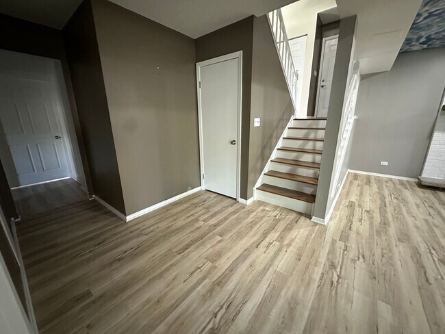 Building Photo - 2504 Brook Ln