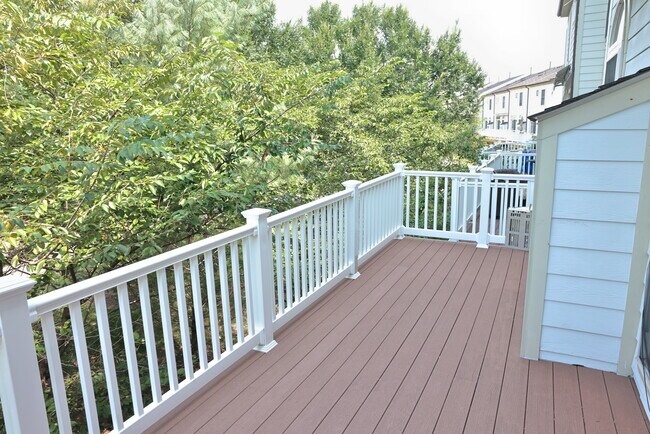 Deck/Porch - 18 Sharpstead Ln