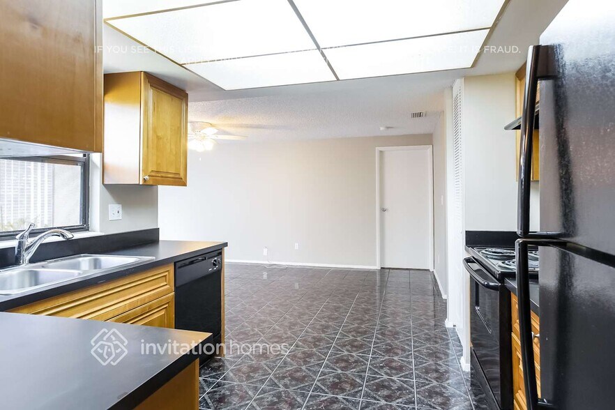 Building Photo - 1040 Grandview Cir