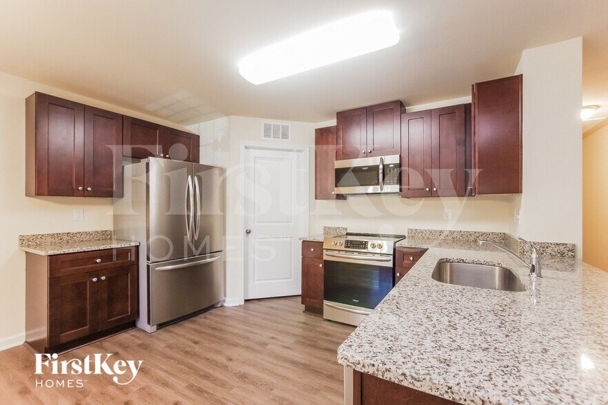 Building Photo - 423 Leland St